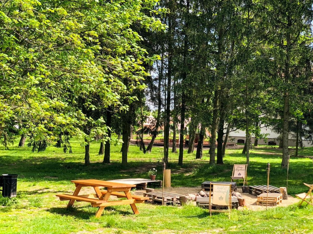 Dwor Gogolewo Nad Warta Bed and Breakfast Ksiaz Wielkopolski Exteriör bild