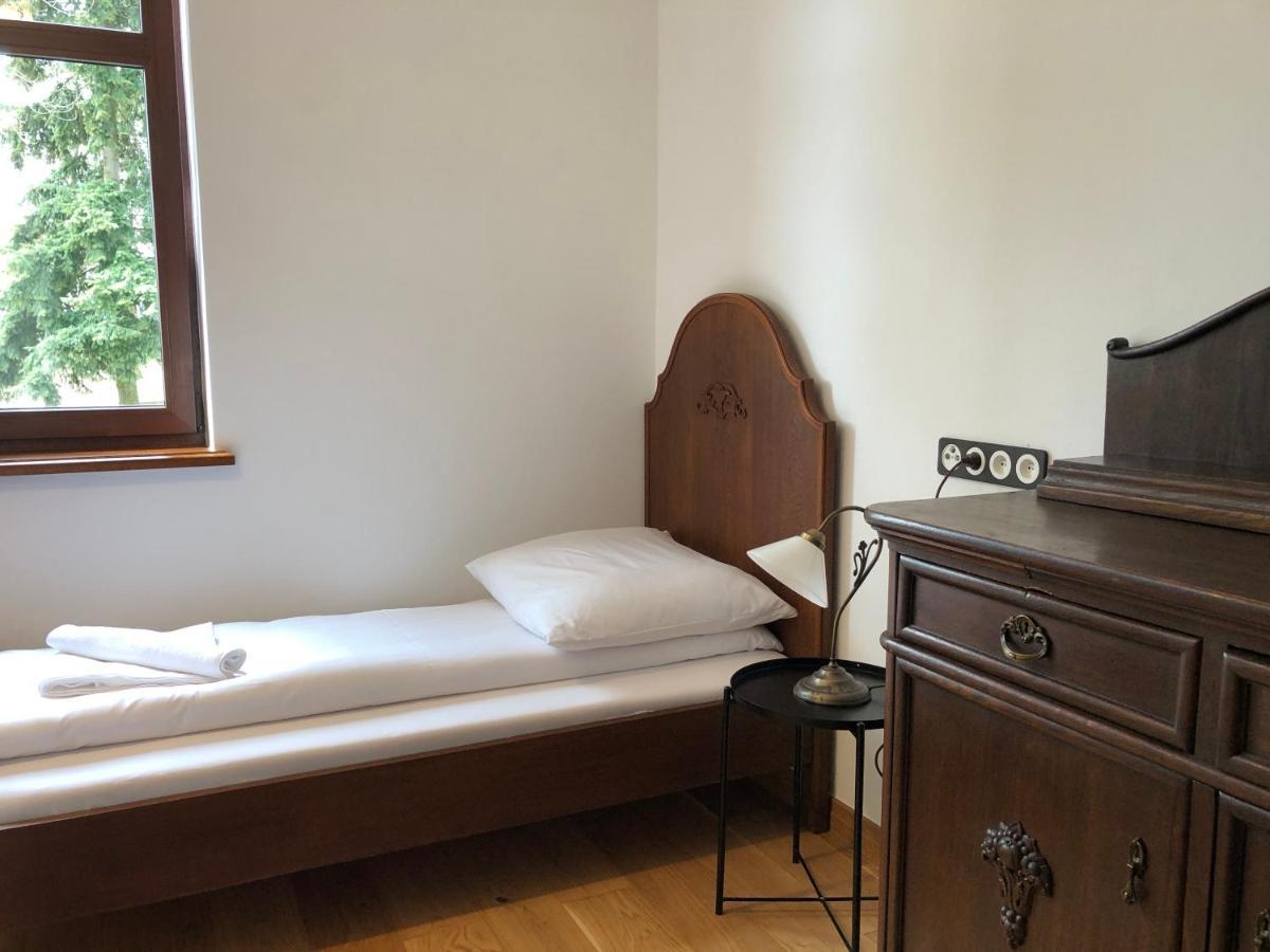 Dwor Gogolewo Nad Warta Bed and Breakfast Ksiaz Wielkopolski Exteriör bild